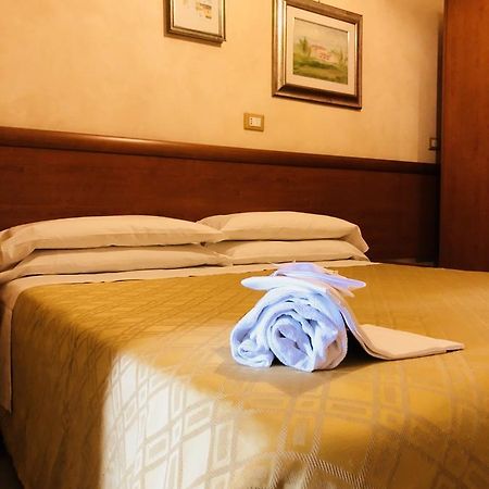 Hotel Casarola - Trigoria Castel di Decima Eksteriør billede